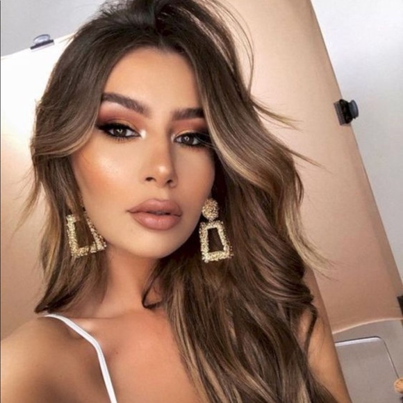 BLOGGER FAVE 🔥 Statement gold drop earrings - Picture 5 of 8